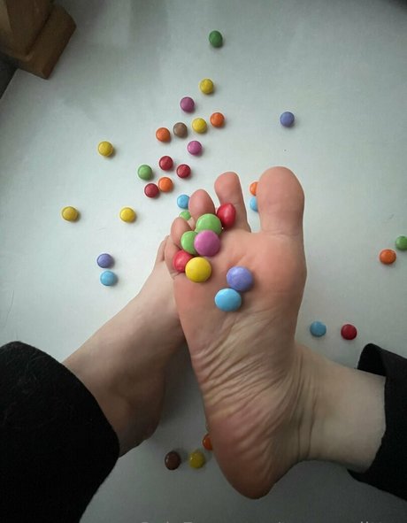 toesonglitter sexy model images