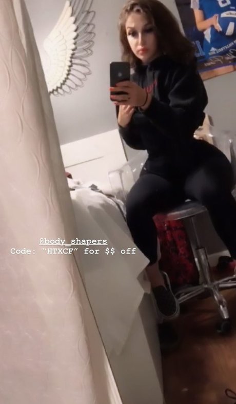 Chloe Flores hot pornstar img