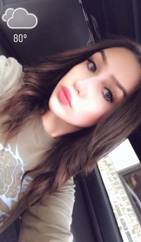 Chloe Flores pornstar nude image