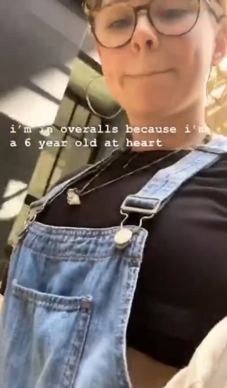 Mina Sundwall model best picture