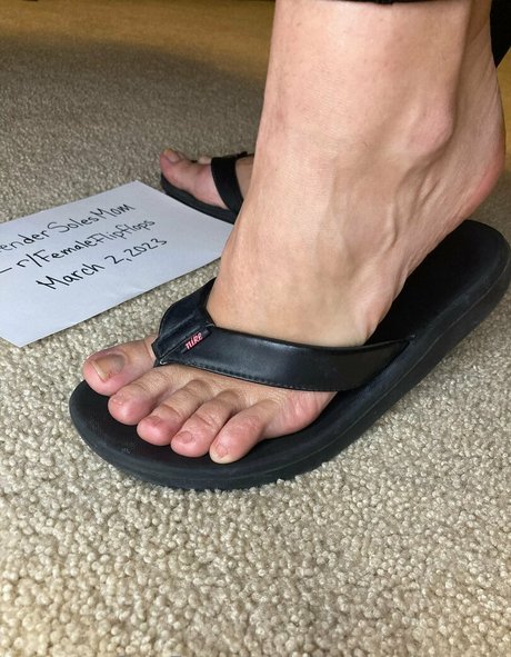 slendersolesmom model exclusive image