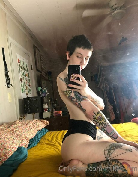 faguettemikah model sexy img