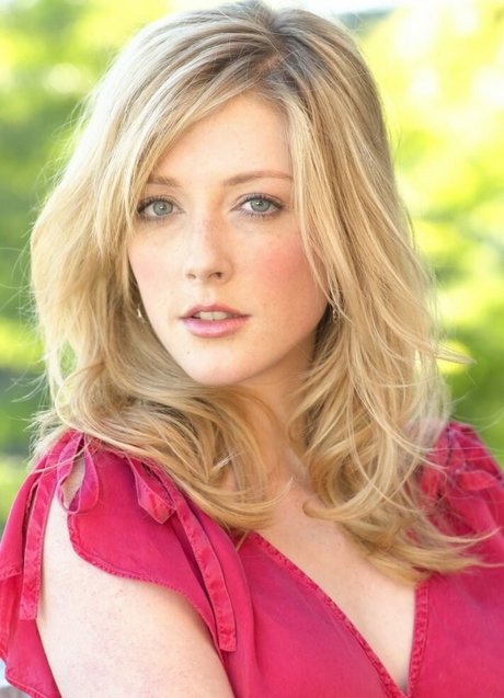 Jennifer Finnigan sexy actress photo