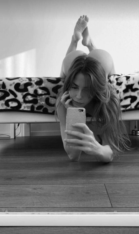 samantha twin top model pics