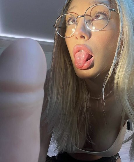 LeaCutie star pornographic pictures