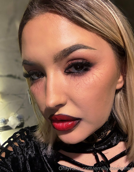 emillysteelefree model gallery