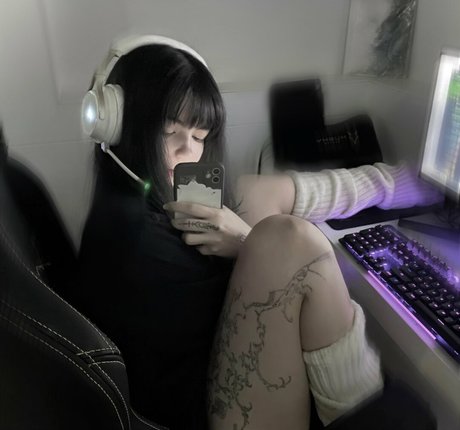 Lara Linx high quality model pics