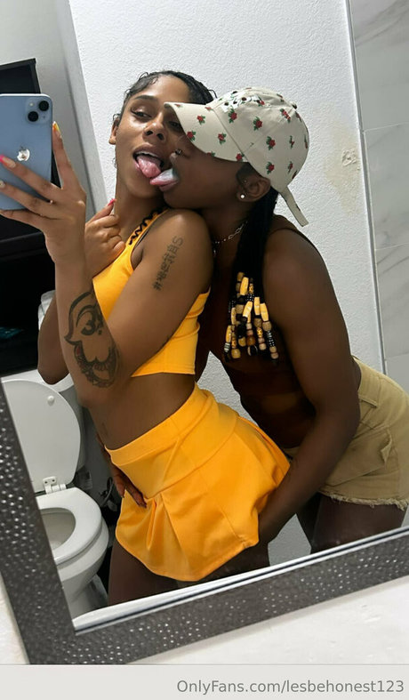 lesbehonest123 model beautiful pictures