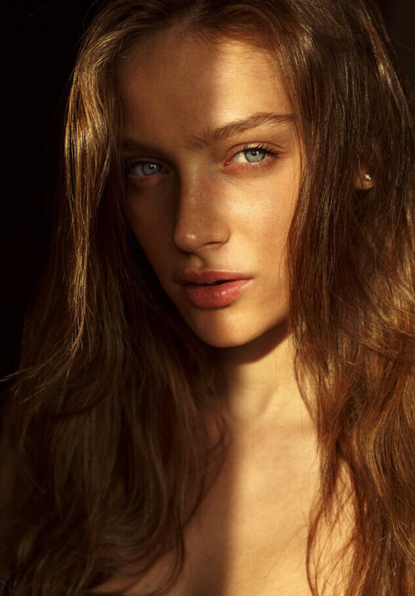 Romi Pavoncello free star photo