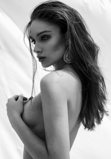 Romi Pavoncello exclusive star picture