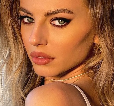 Eliana Jones pretty actress pictures