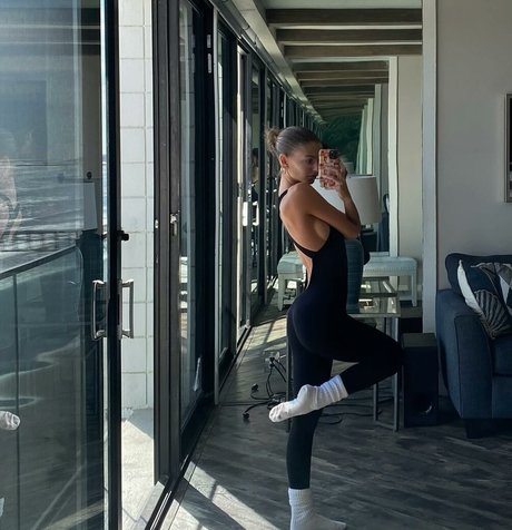 Eliana Jones model beautiful photo