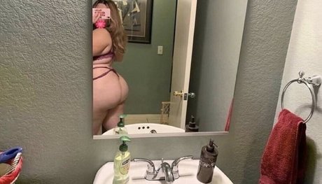 dubaiazul model pornographic images