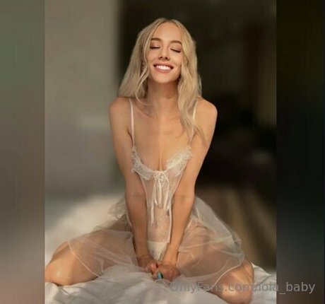 lola baby model exclusive gallery