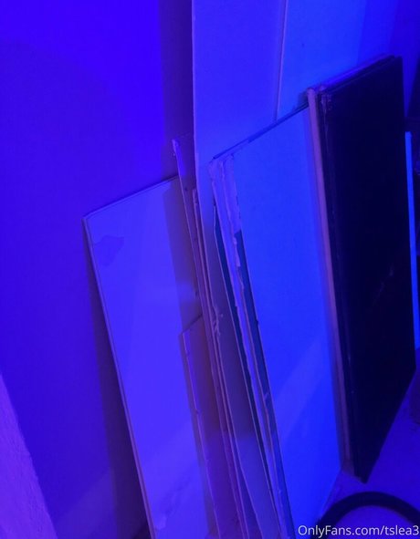 curvy muscle onlyfans hot naked image