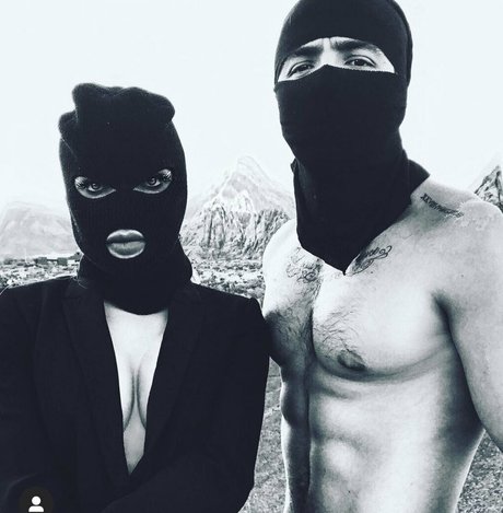 luvluvuxuluvluv pornographic model picture