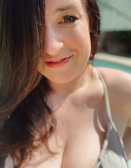 thehazelunicorn nudes model image