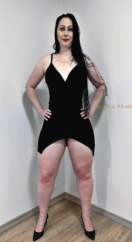helenafilmes naked model image