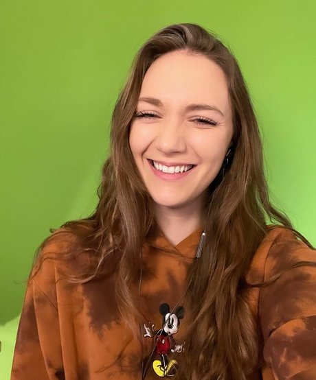 Anna Demetriou star exclusive photo