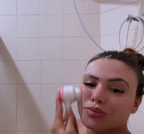 Jana Jenner sexy actress img