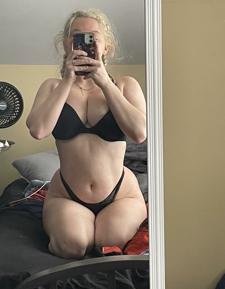 Xfume star erotic photo