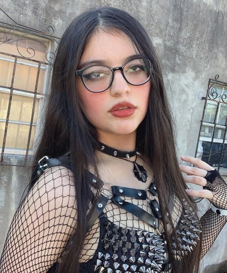 Deathvsu erotic pornstar pictures