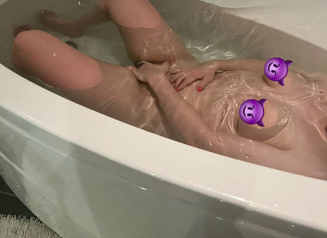 imsandy erotic actress photo