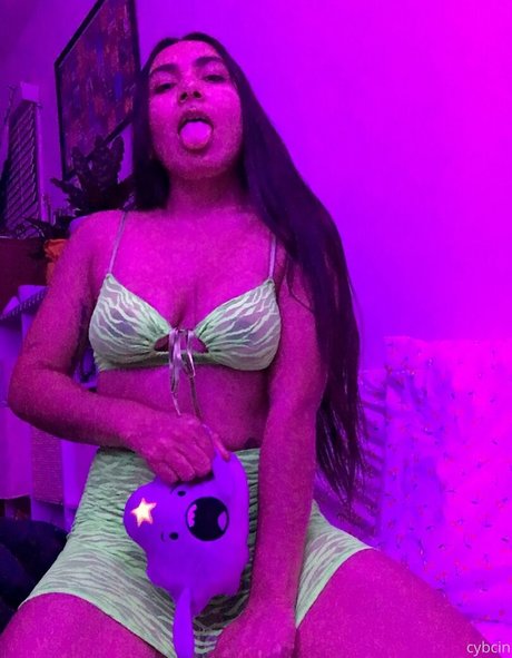 cybcin porn model img