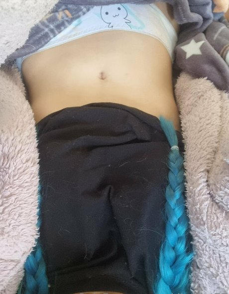 yourbluehairedwaifu nudes actress image