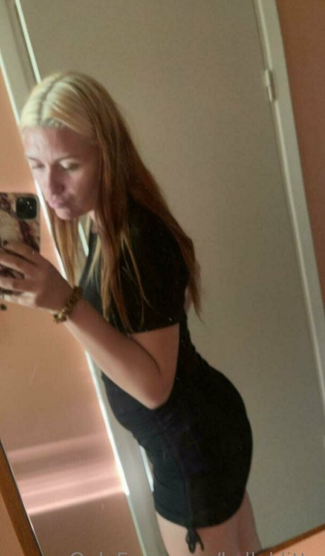 kellyklitta star adult photo