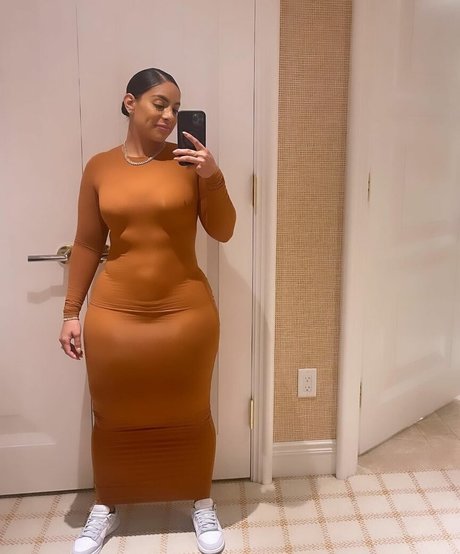 janibel b pretty model image