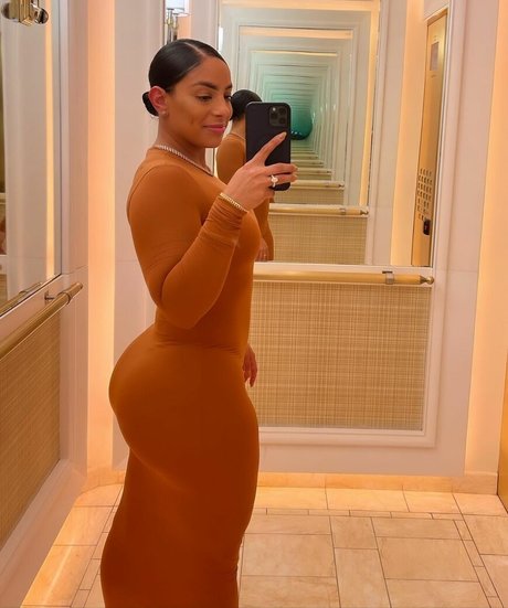 janibel b naked actress img