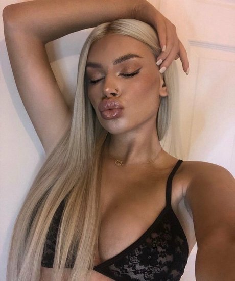 SloppyQueenUK nude actress pics