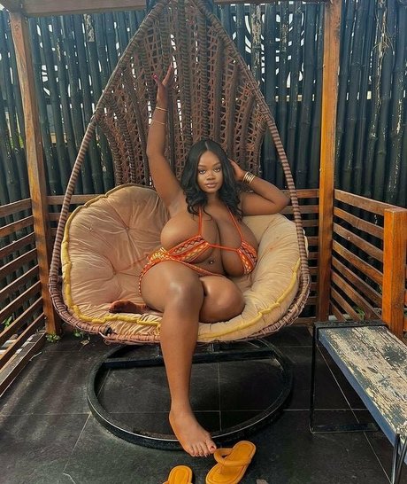 Chanel La Croix hd actress img