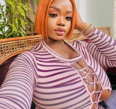 Chanel La Croix naked star gallery