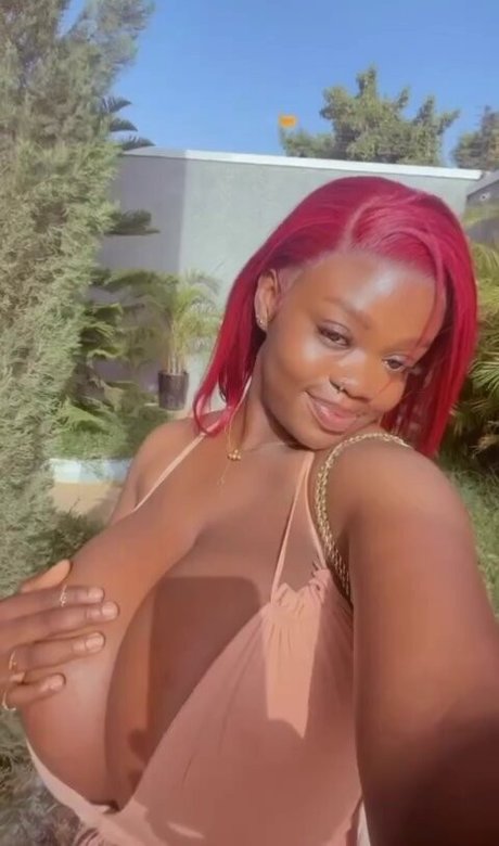 Chanel La Croix actress image