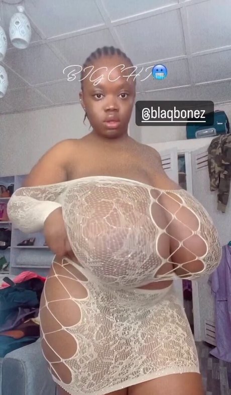 Chanel La Croix star best pictures