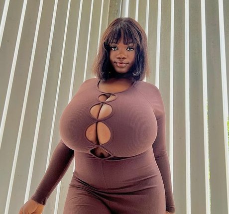 Chanel La Croix star pretty picture