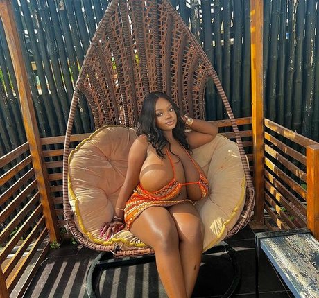 Chanel La Croix actress pictures