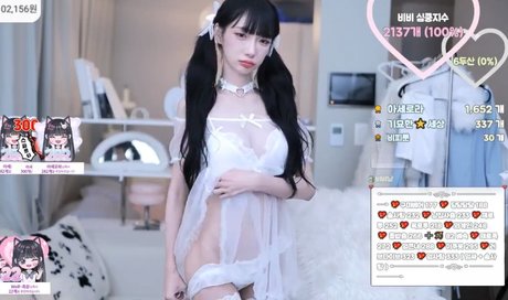 Luvuhiki pornstar sexy images