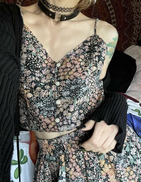 itsjeslynpixie pretty model photo