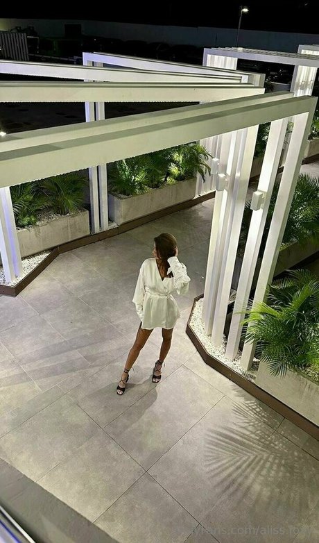 aliss foxy pretty pornstar pics