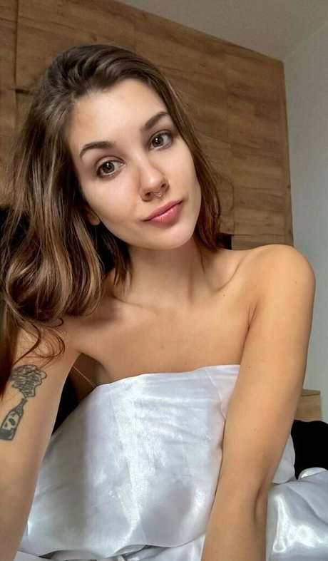 aliss foxy naked actress pic