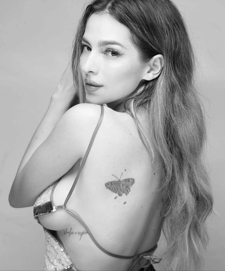 Paty Cantu high quality model image