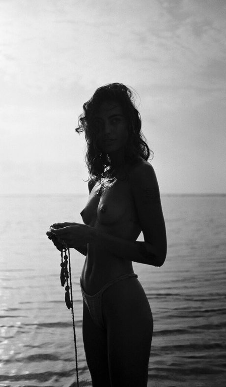 Vanessa Moe model art photo