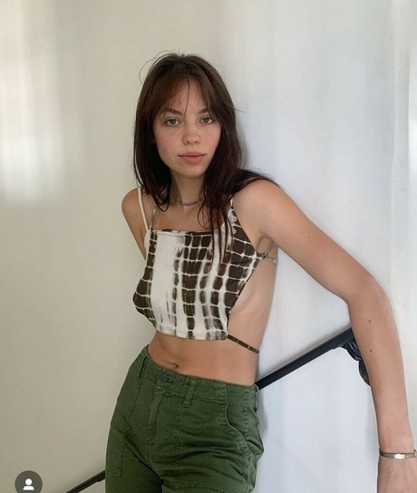 Claudia Sulewski Deepfake model top photos