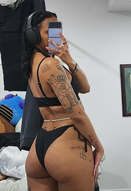 Juliet Cascaii star nice photos