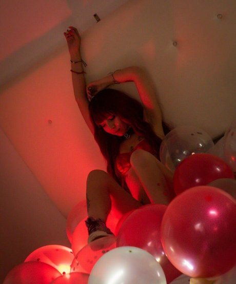 skinny brunette onlyfans top pics