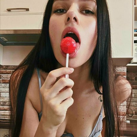 EmiliAAA sexy actress photo