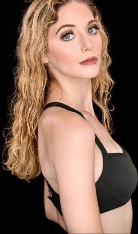 AlexandraQnin adult star gallery